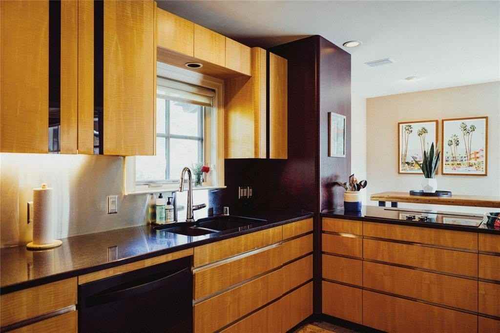 5301 W Mockingbird Ln - Photo 5 of 35