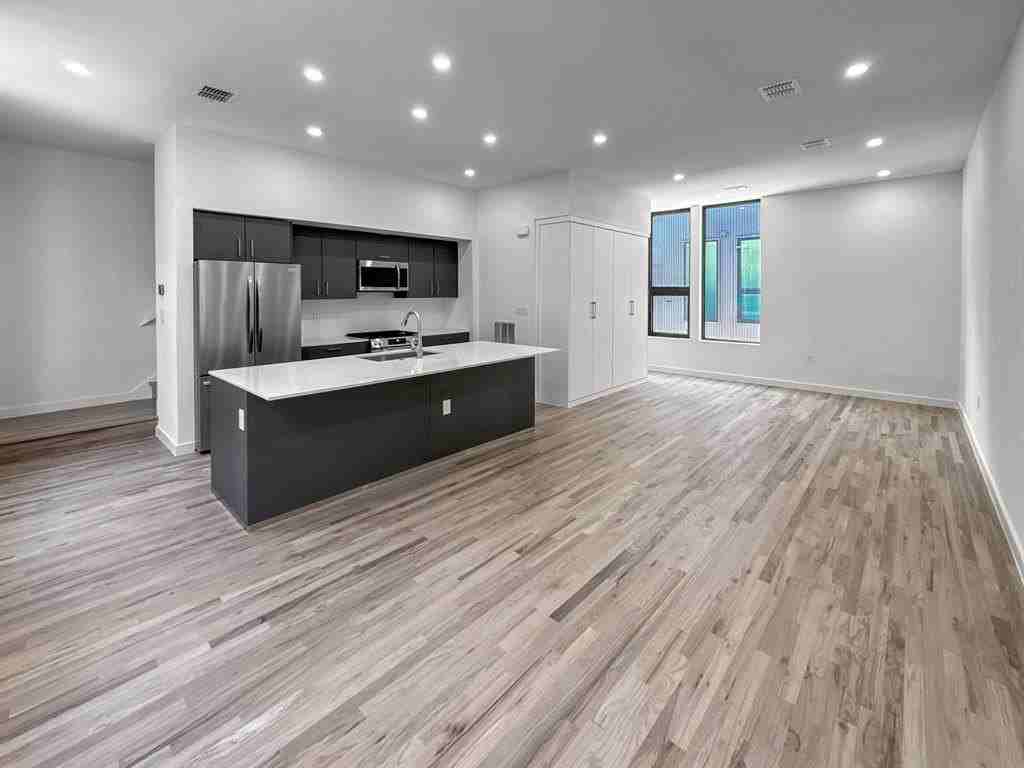 4803 Manett St #103 - Photo 4 of 15