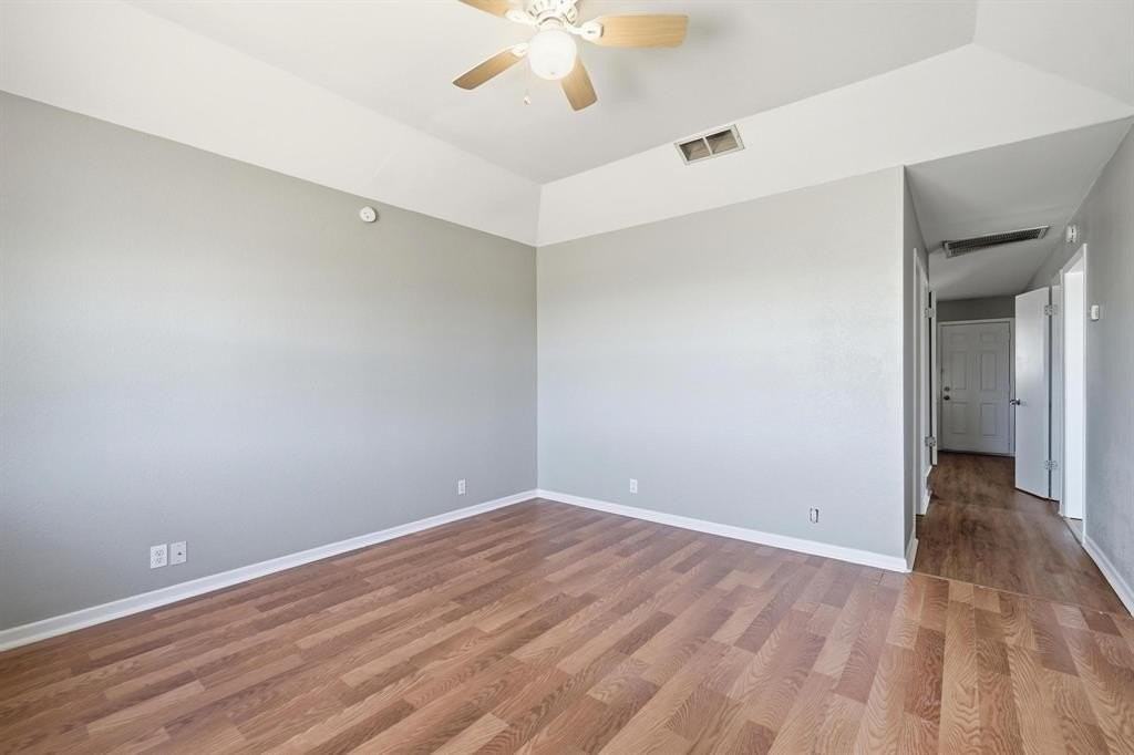 2333 N Danville Dr - Photo 4 of 30