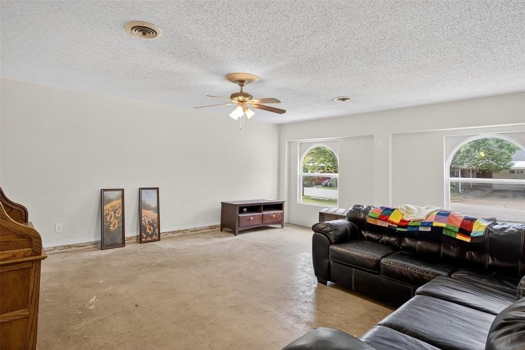 14843 Green Valley Dr - Photo 3 of 5