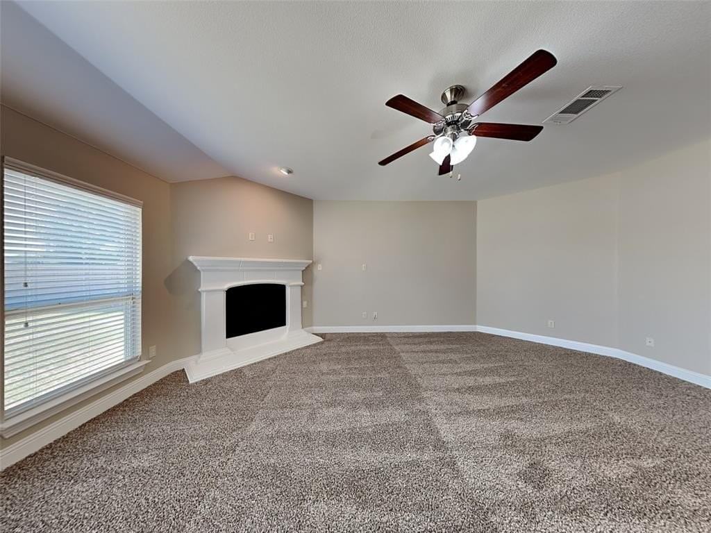 496 Oak Hills Ln - Photo 4 of 17