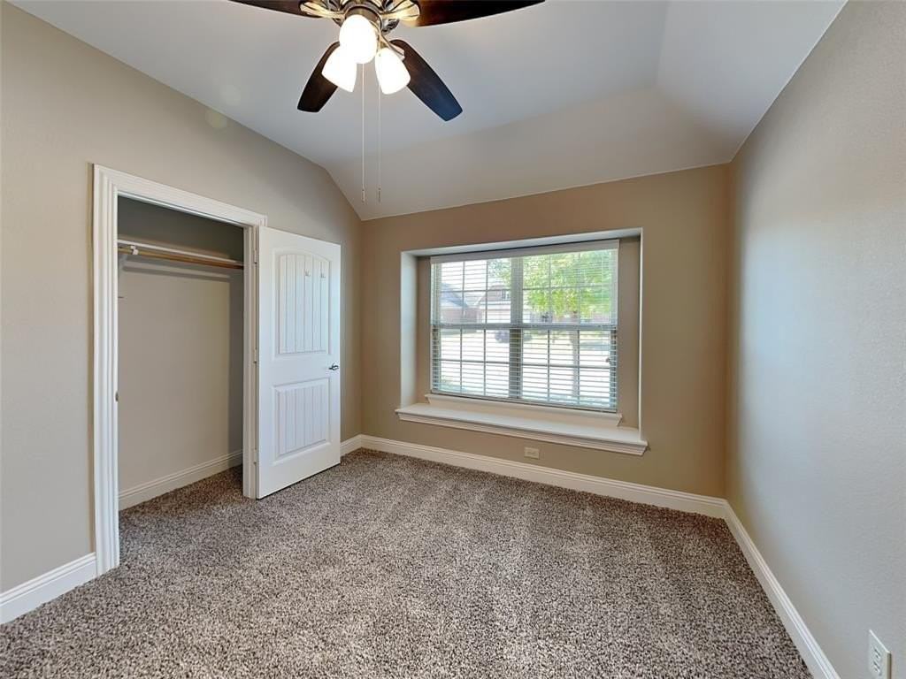 496 Oak Hills Ln - Photo 5 of 17