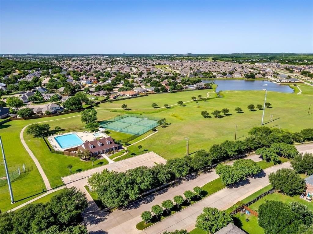 704 Red Oak Smt - Photo 3 of 40