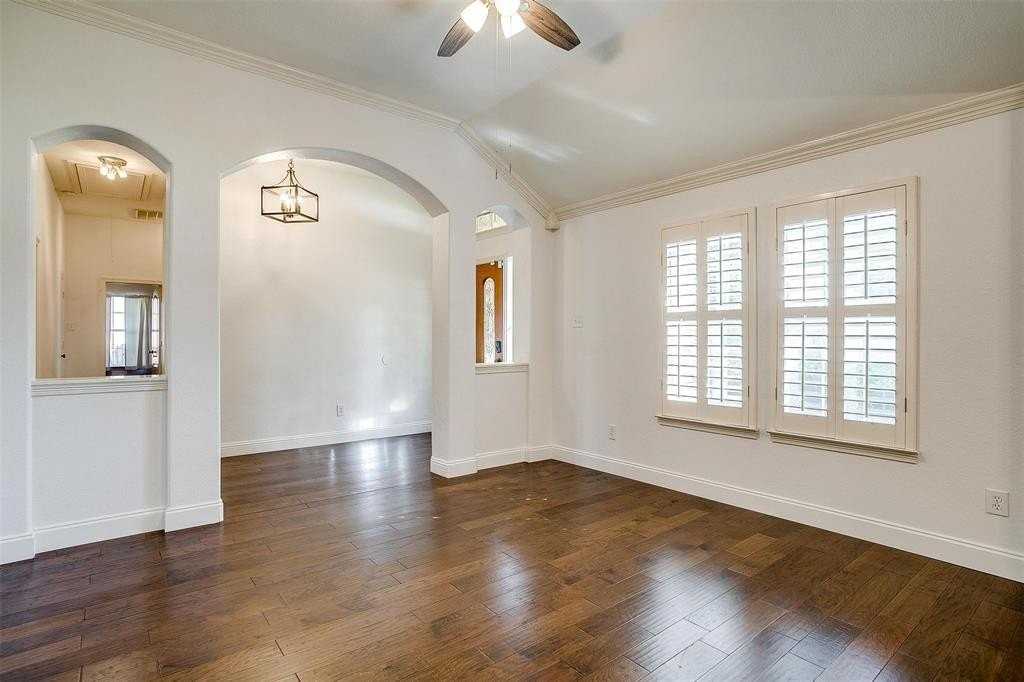 704 Red Oak Smt - Photo 5 of 40