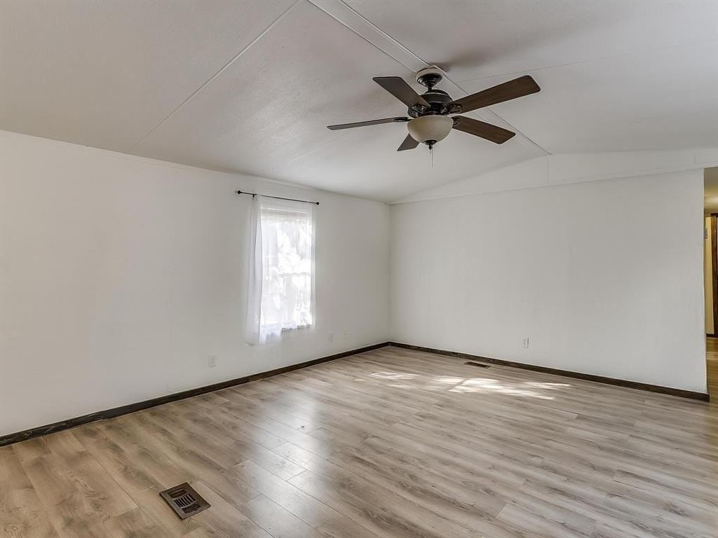 1802 Whispering Oaks St - Photo 7 of 26