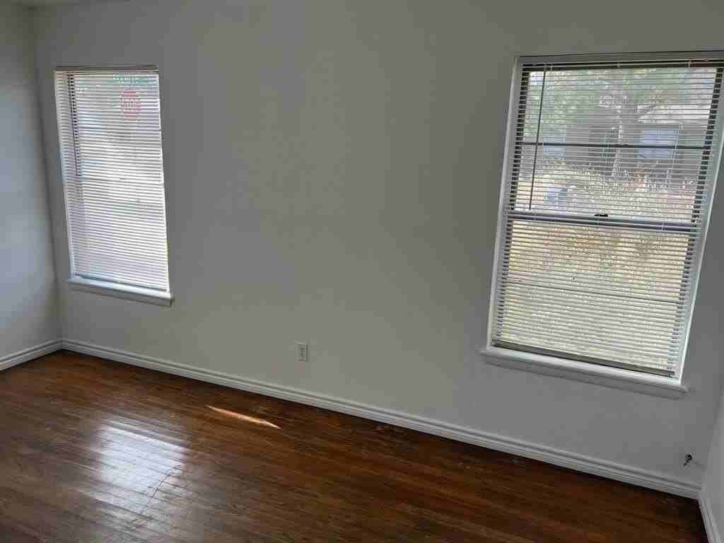 1219 Knight St - Photo 3 of 4