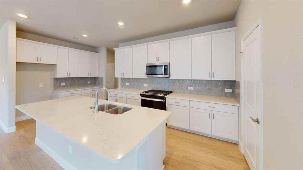 811 Buffalo Dr - Photo 3 of 20