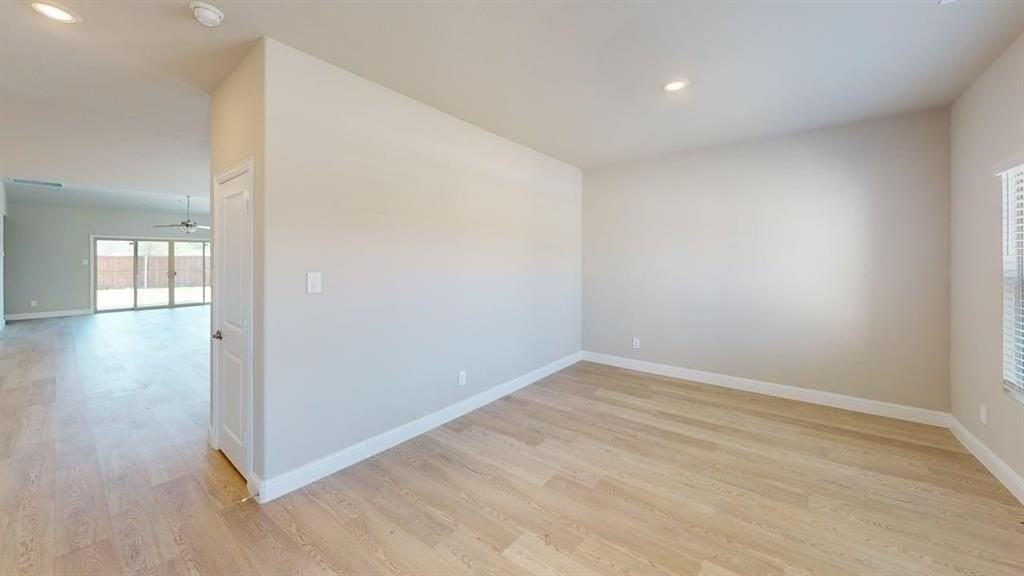 811 Buffalo Dr - Photo 5 of 20