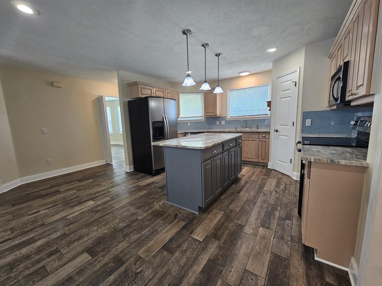 8082 Sleepy Bay Blvd - Photo 4 of 24