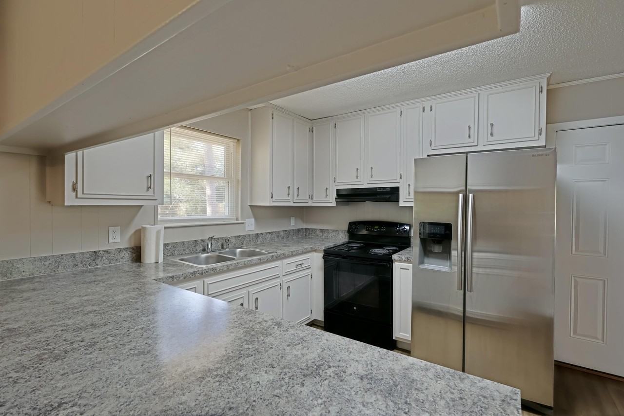 3363 El Portal St - Photo 5 of 28