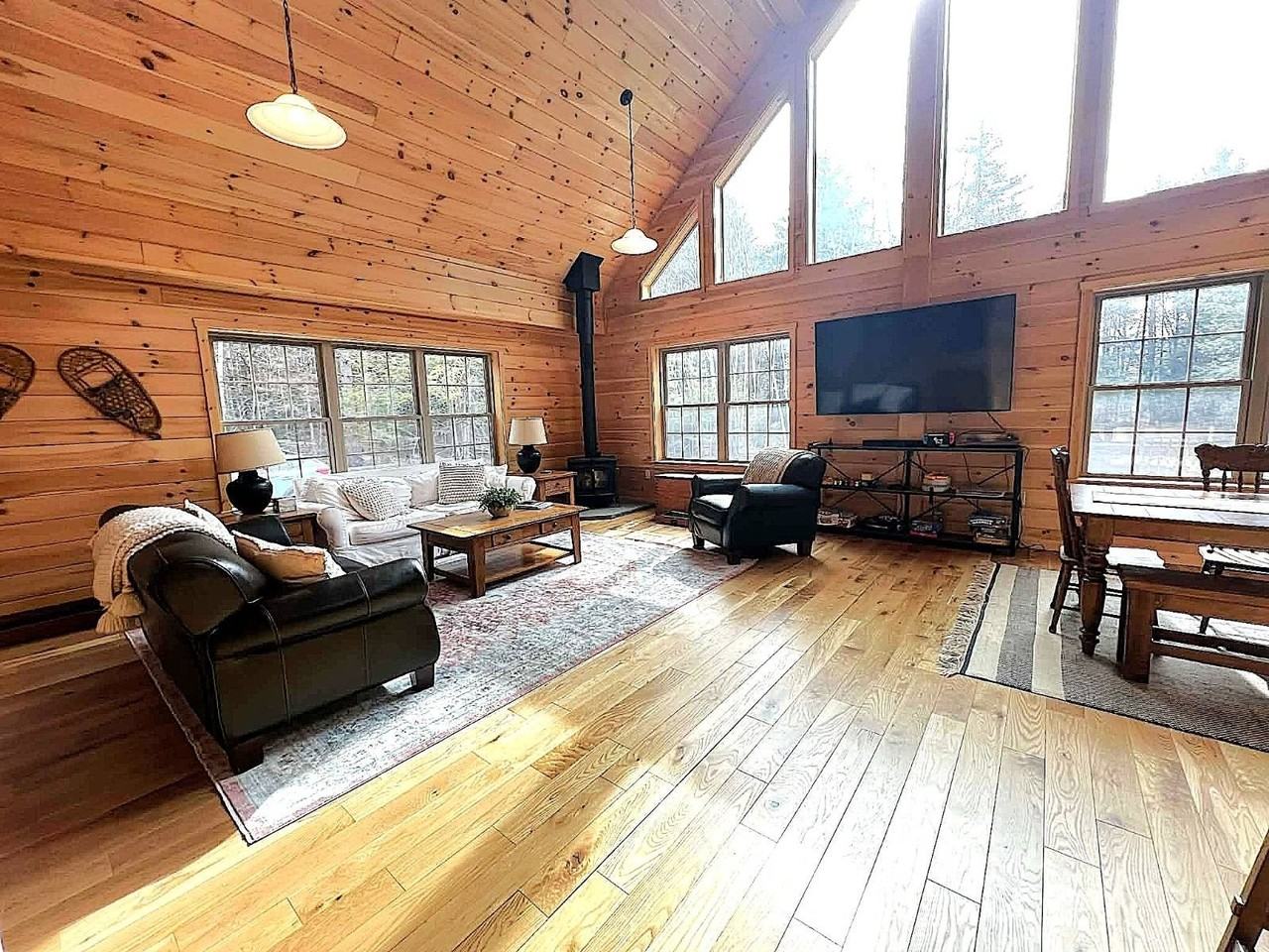 32 Twin Ponds Rd - Photo 2 of 21