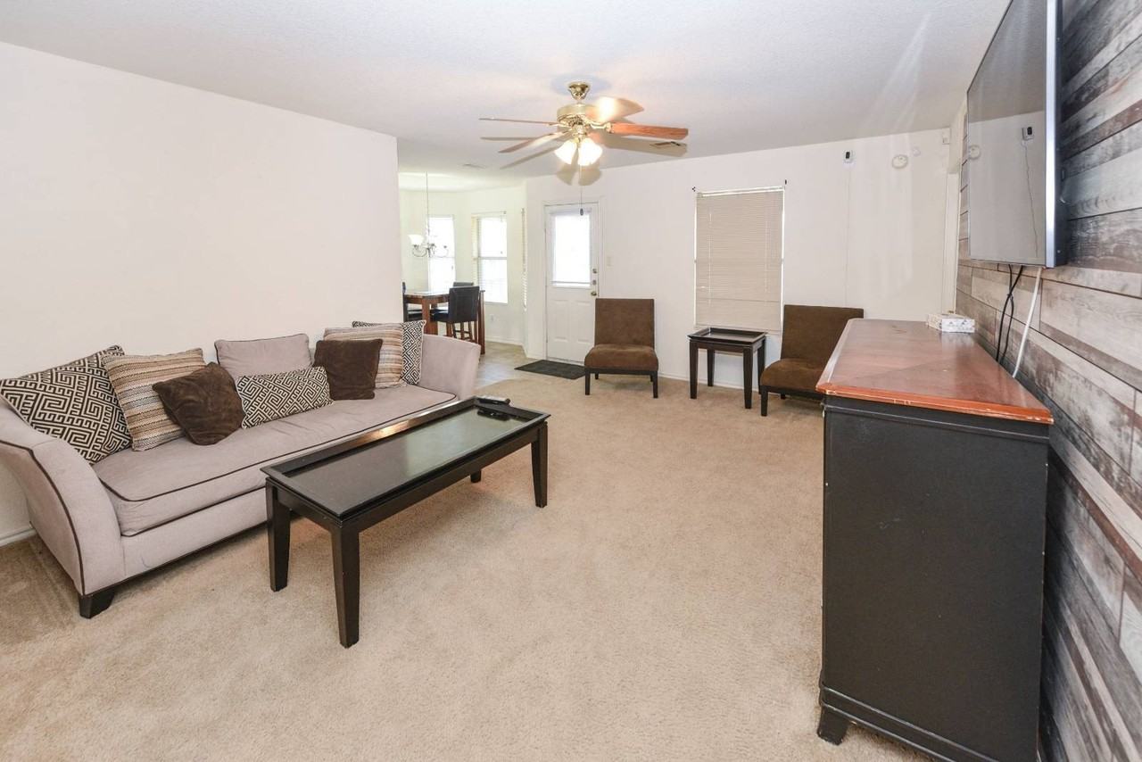 3703 Frigate Dr - Photo 5 of 18