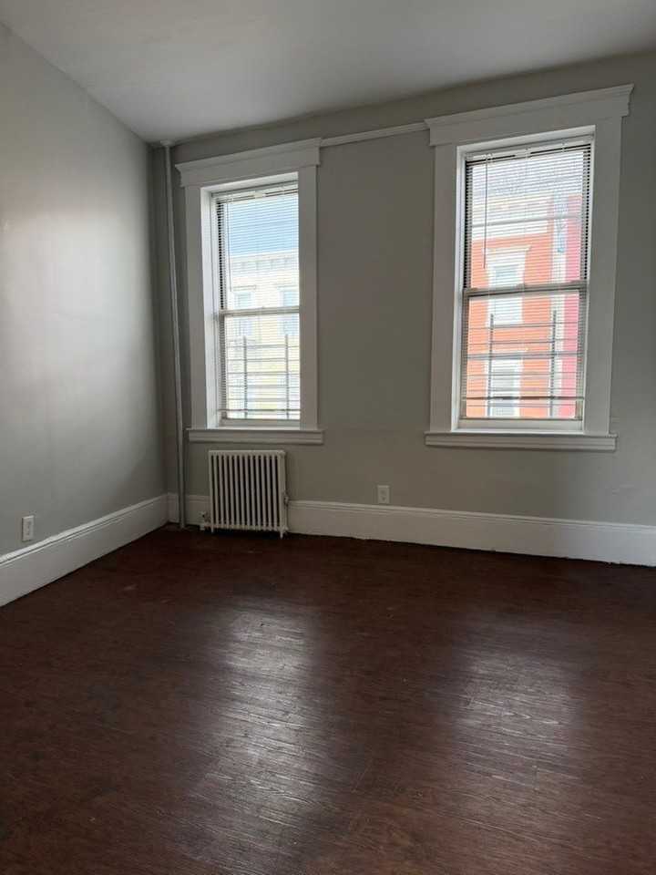 13 N Bond St #2A - Photo 4 of 6