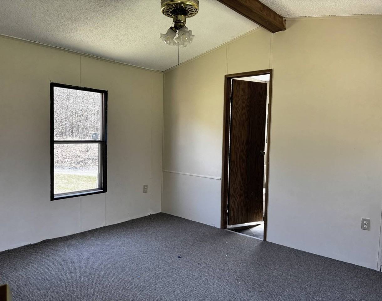 499 Tanzman Rd - Photo 7 of 19