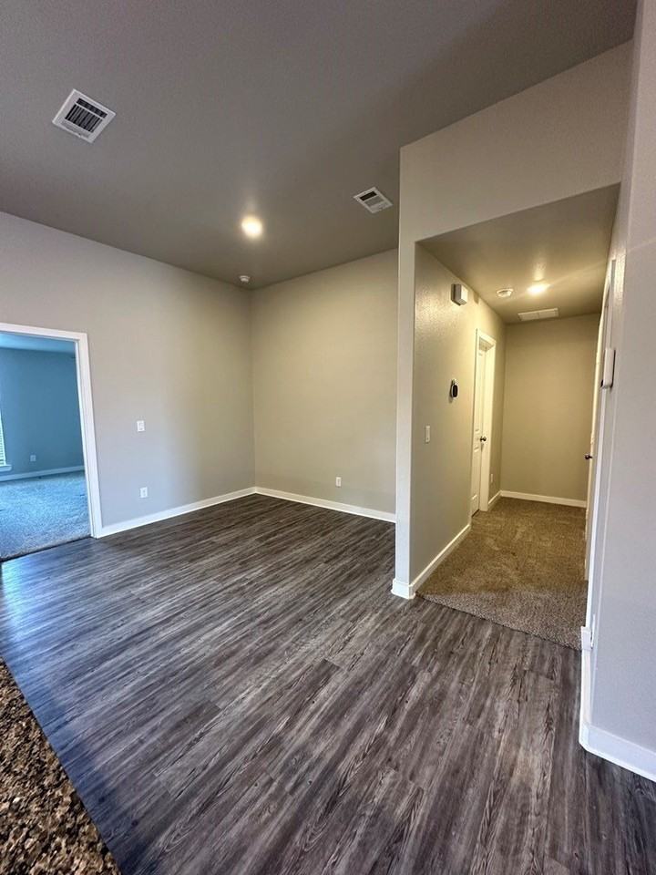 1313 Red Cliff Ave - Photo 5 of 13