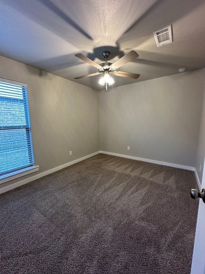 1313 Red Cliff Ave - Photo 6 of 13