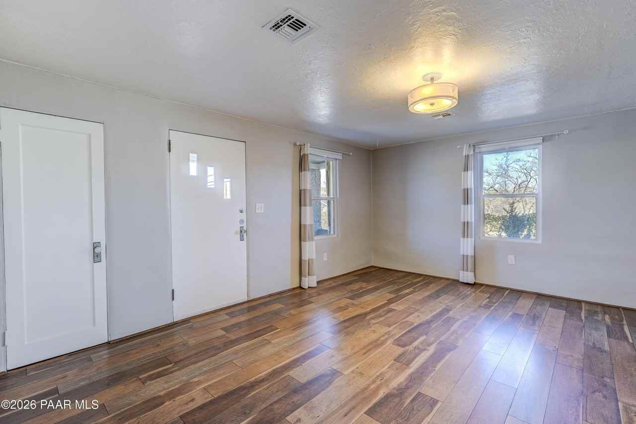 639 Dameron Dr - Photo 4 of 20