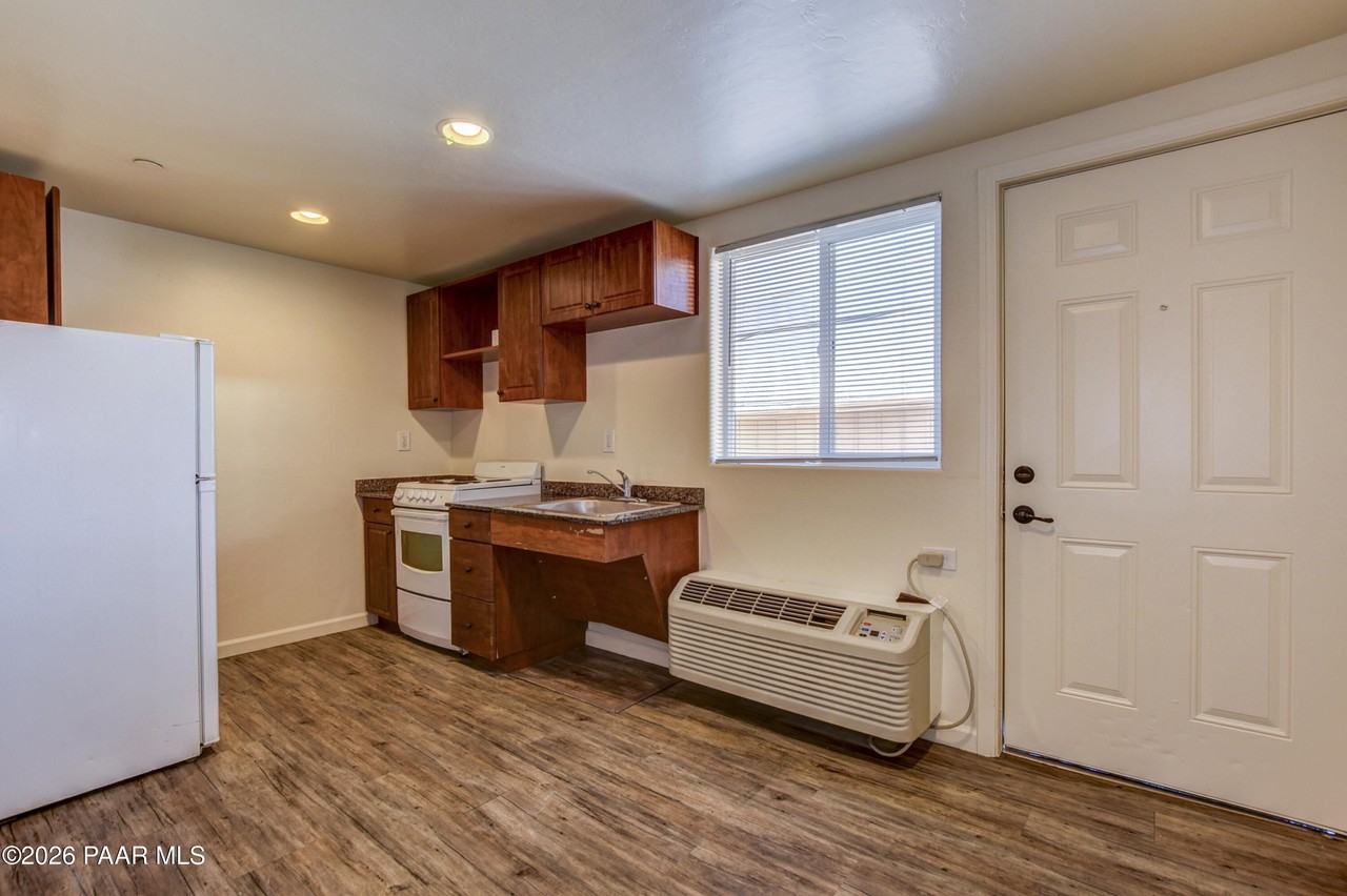 1141 E Gurley St #19 - Photo 2 of 17