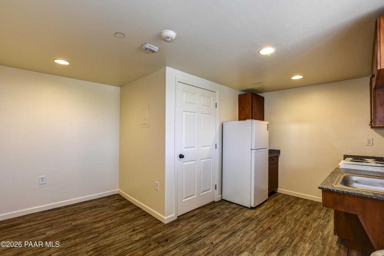 1141 E Gurley St #19 - Photo 4 of 17