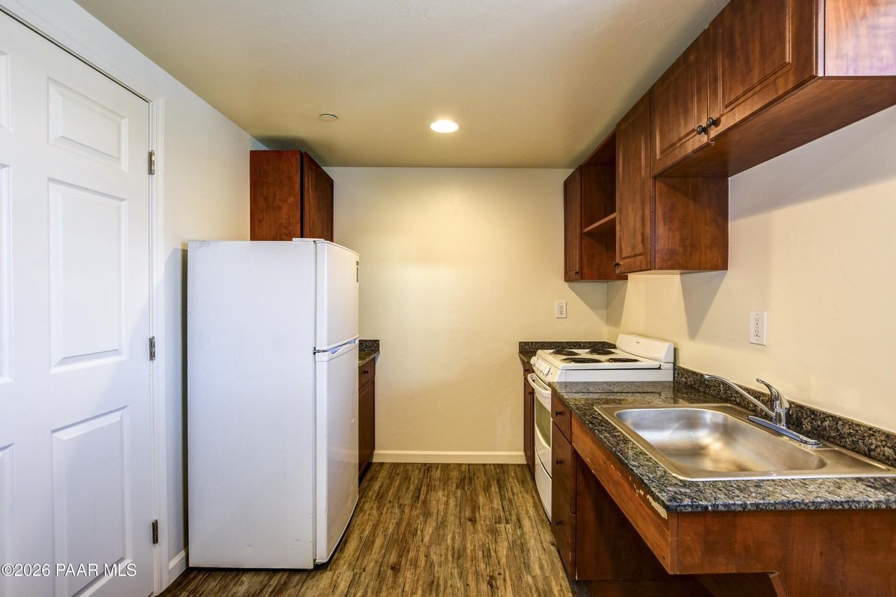 1141 E Gurley St #19 - Photo 5 of 17