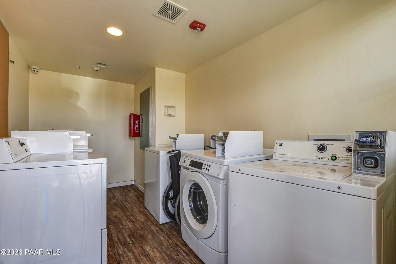 1141 E Gurley St #19 - Photo 7 of 17