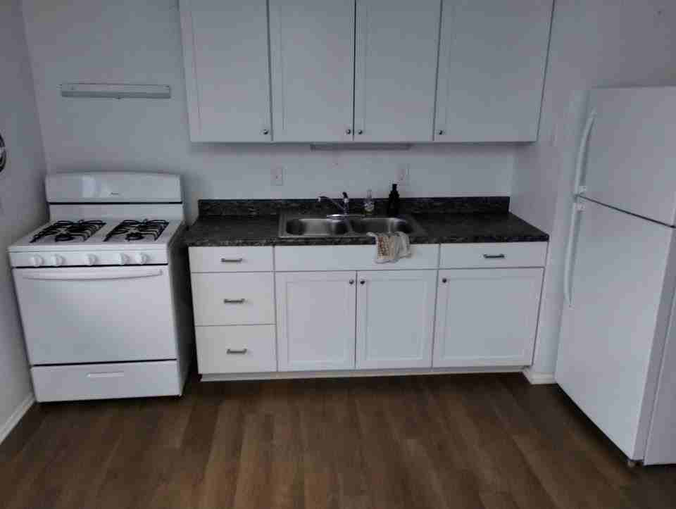 1810 Queenswood Dr #P - Photo 2 of 7