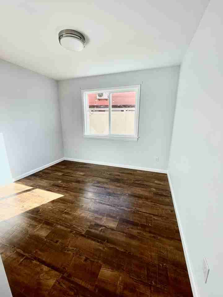 1310 Maalahi St #1 - Photo 5 of 9