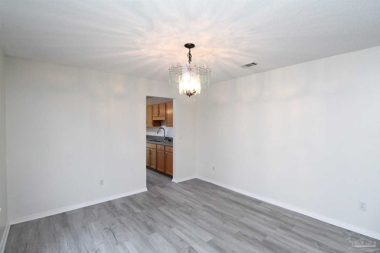 2432 Gulf Breeze Ave - Photo 5 of 22