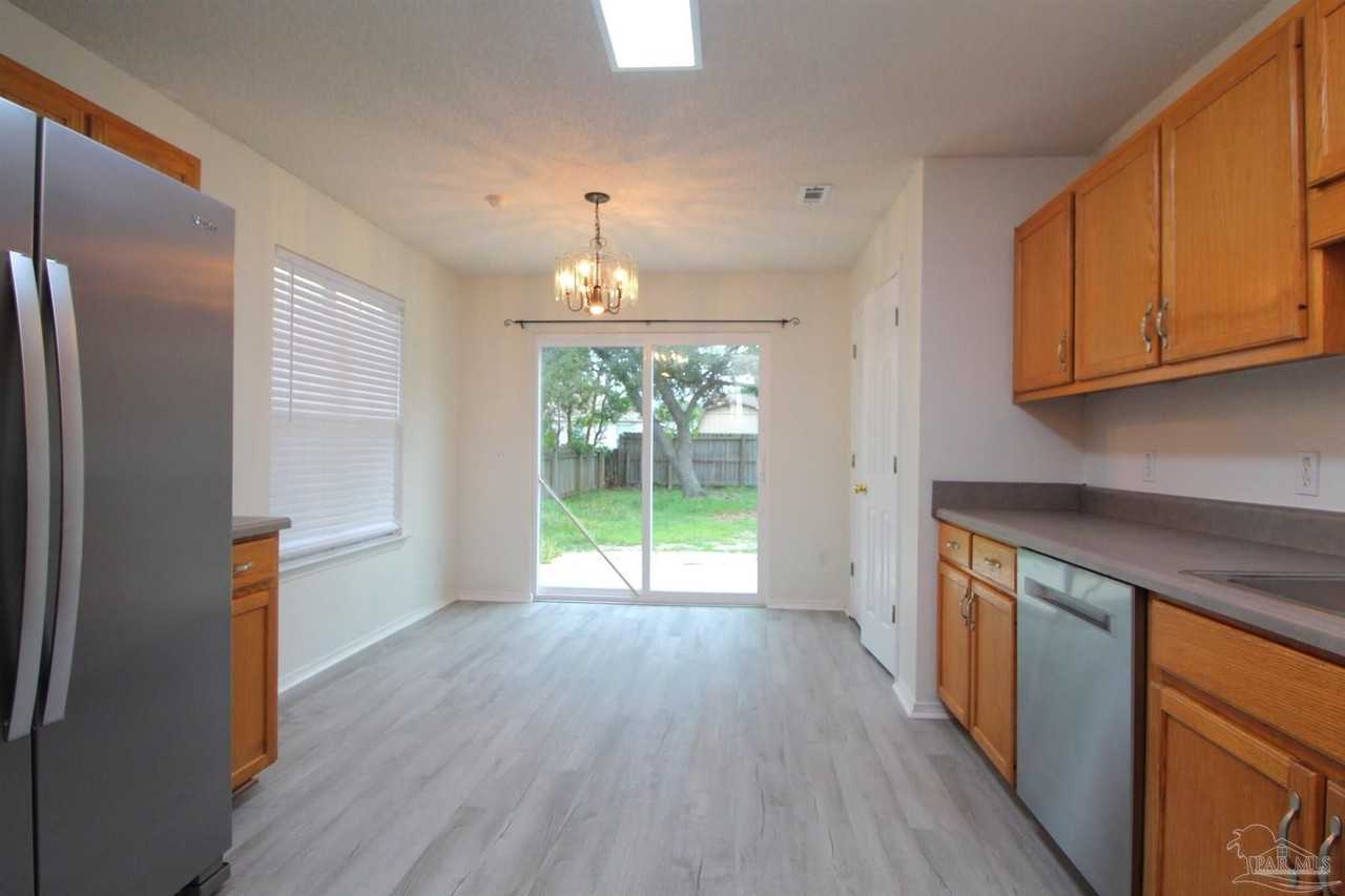 2432 Gulf Breeze Ave - Photo 7 of 22