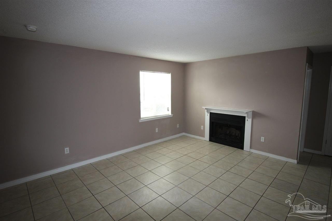 672 S 72nd Ave Apt A - Photo 2 of 12