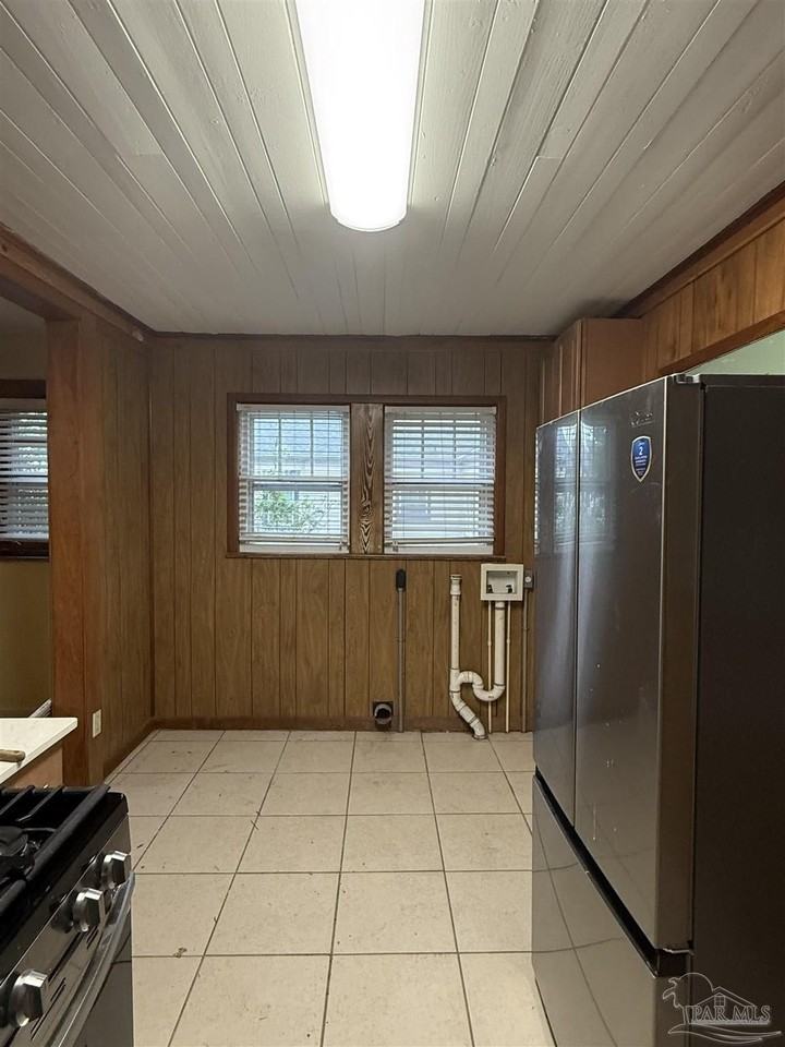 307 E La Rua St - Photo 3 of 6