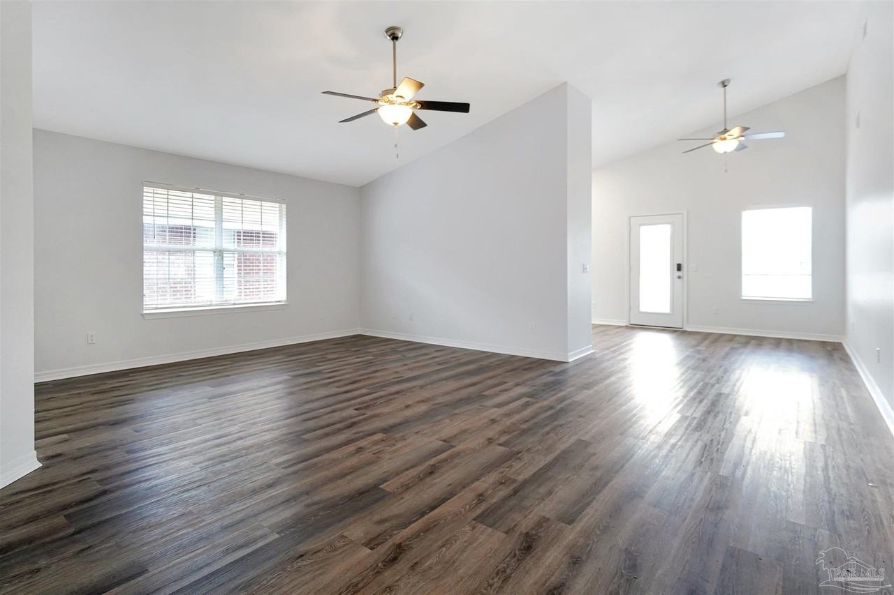 28 Easton St - Photo 2 of 21