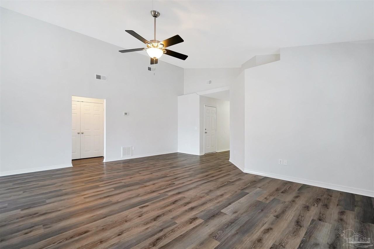 28 Easton St - Photo 4 of 21