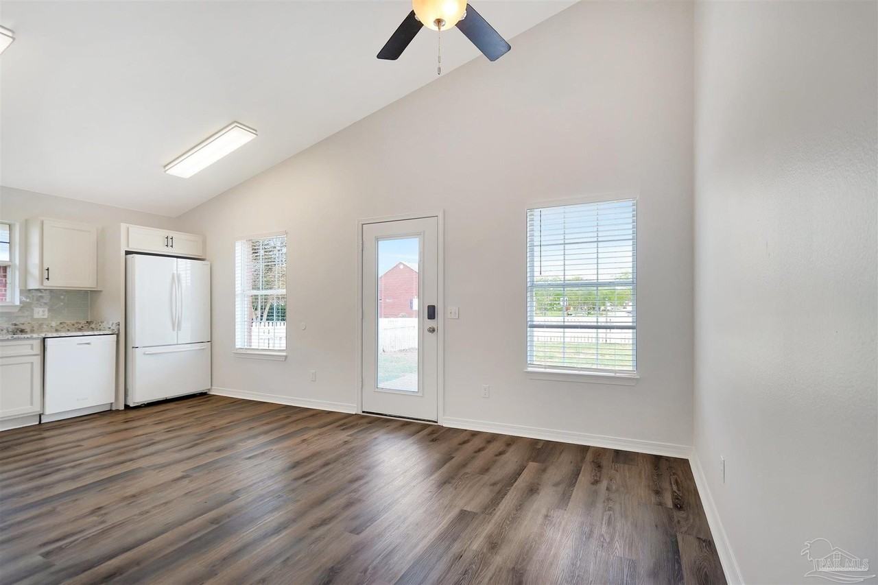 28 Easton St - Photo 5 of 21