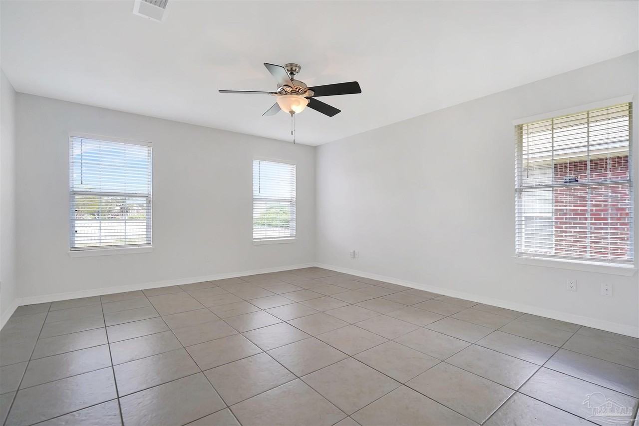 28 Easton St - Photo 7 of 21