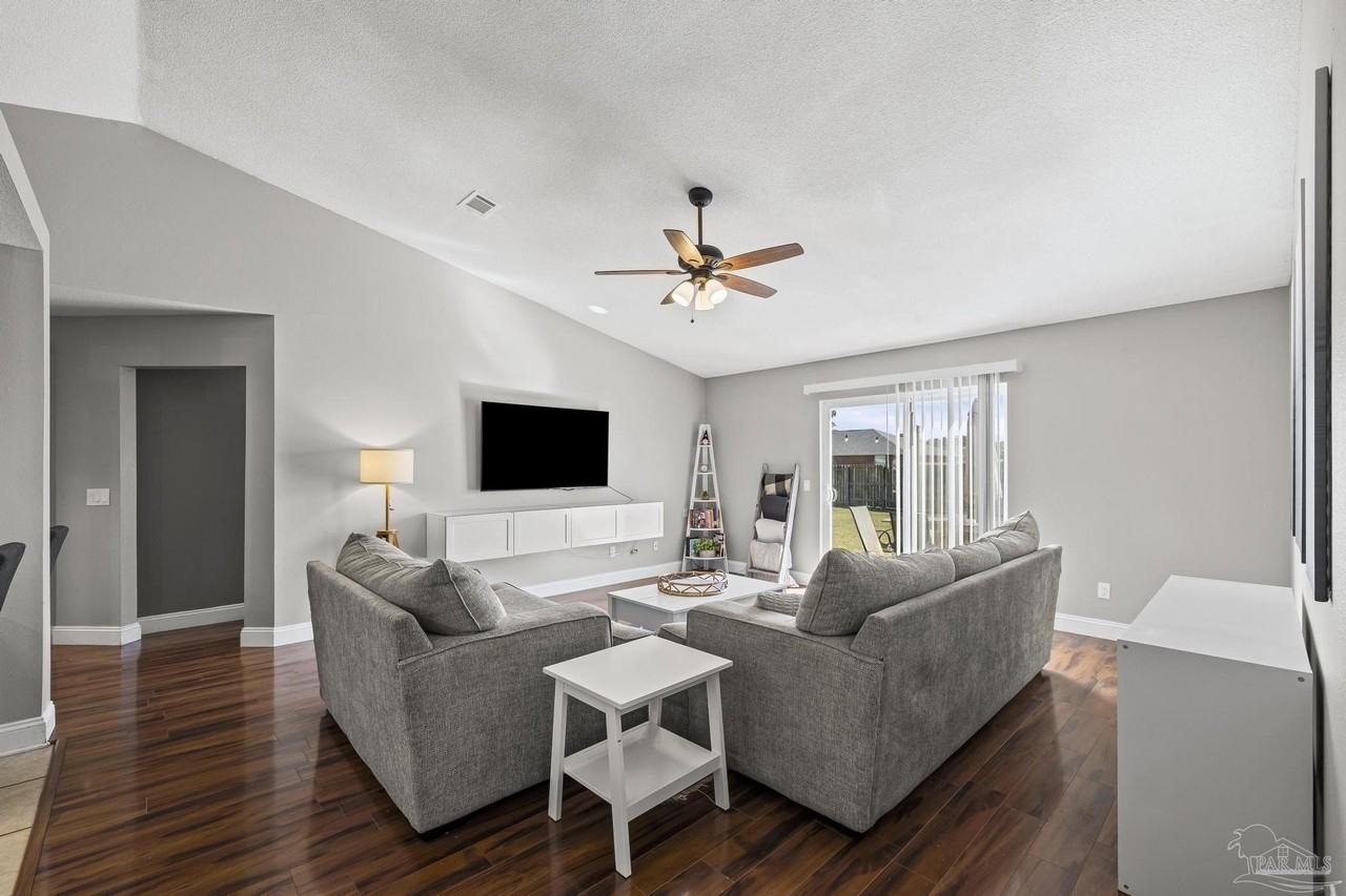 817 Binnacle Pl - Photo 3 of 22