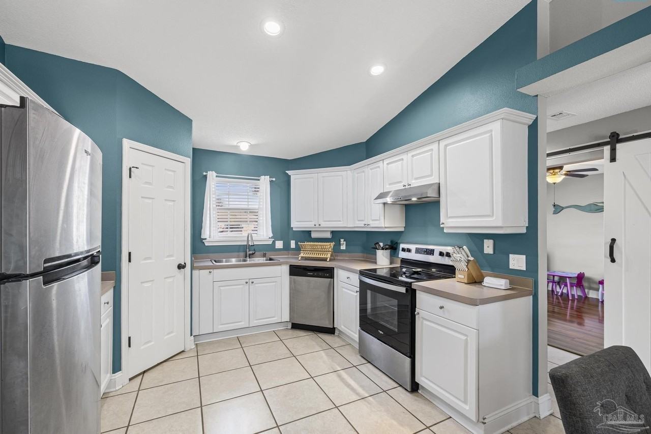 817 Binnacle Pl - Photo 6 of 22