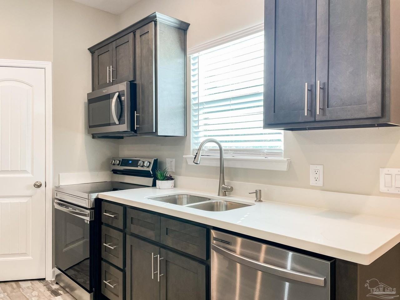 5170 Burlington Ave - Photo 6 of 23