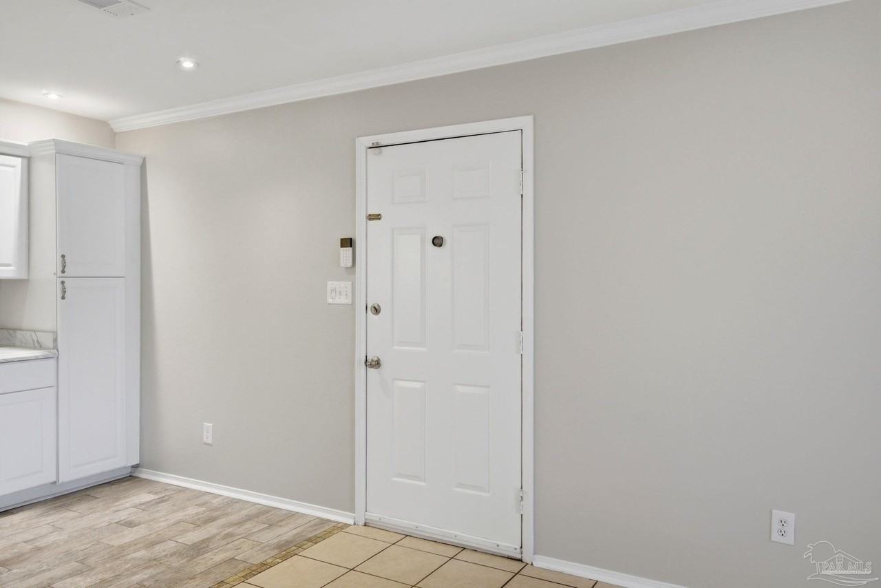 2300 W Michigan Ave Apt 3 - Photo 4 of 26