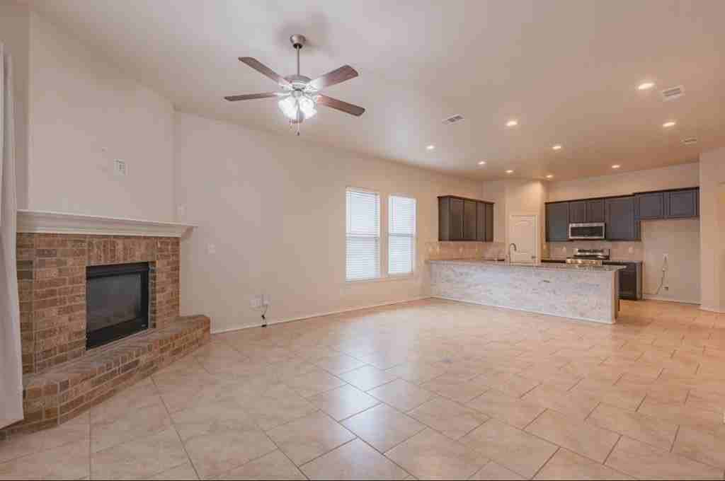 6706 Yellow Rose Ct - Photo 2 of 10