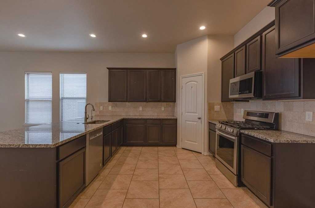 6706 Yellow Rose Ct - Photo 3 of 10