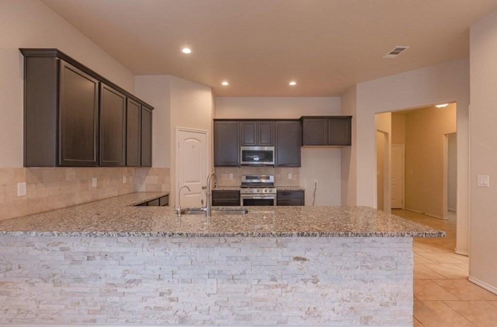 6706 Yellow Rose Ct - Photo 4 of 10