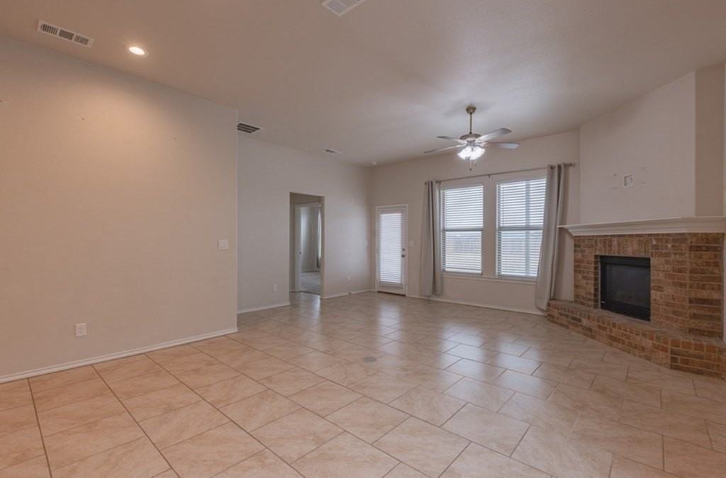 6706 Yellow Rose Ct - Photo 5 of 10