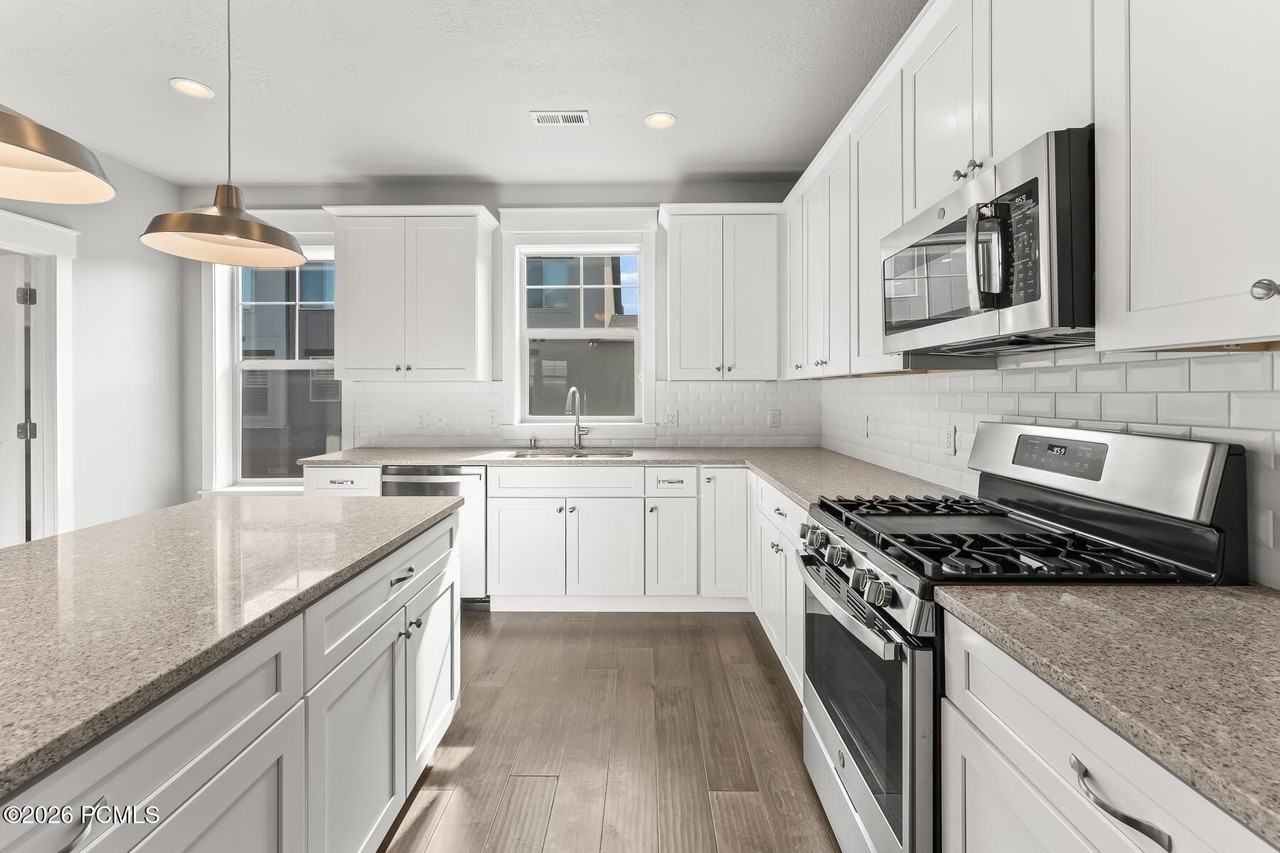 10374 S Sage Canal Way - Photo 5 of 38