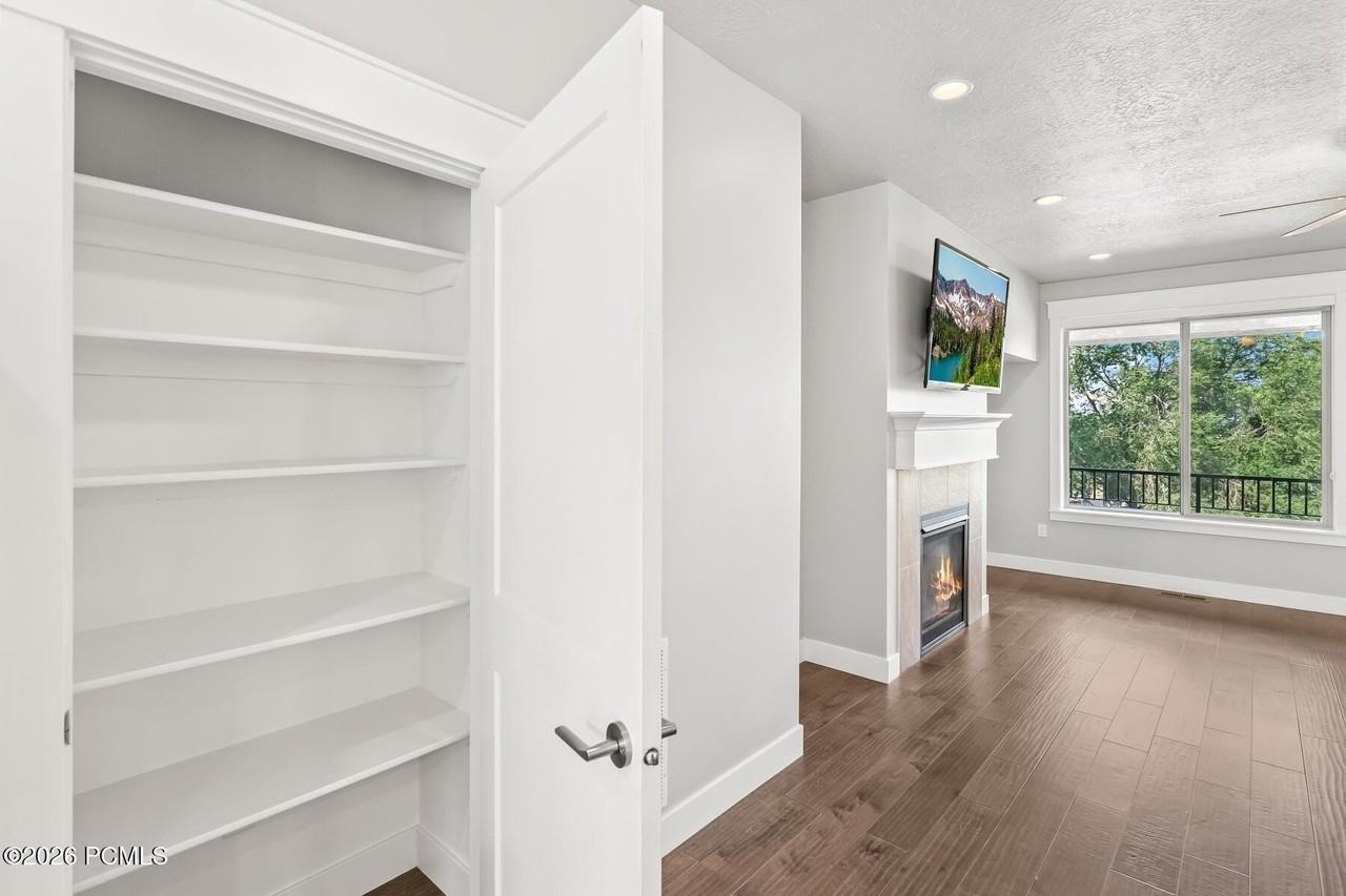 10374 S Sage Canal Way - Photo 6 of 38