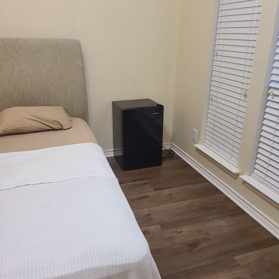 Amber Meadow Dr - Photo 6 of 8