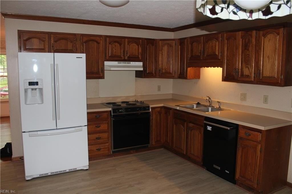 202 Admiral Ct - Photo 6 of 24