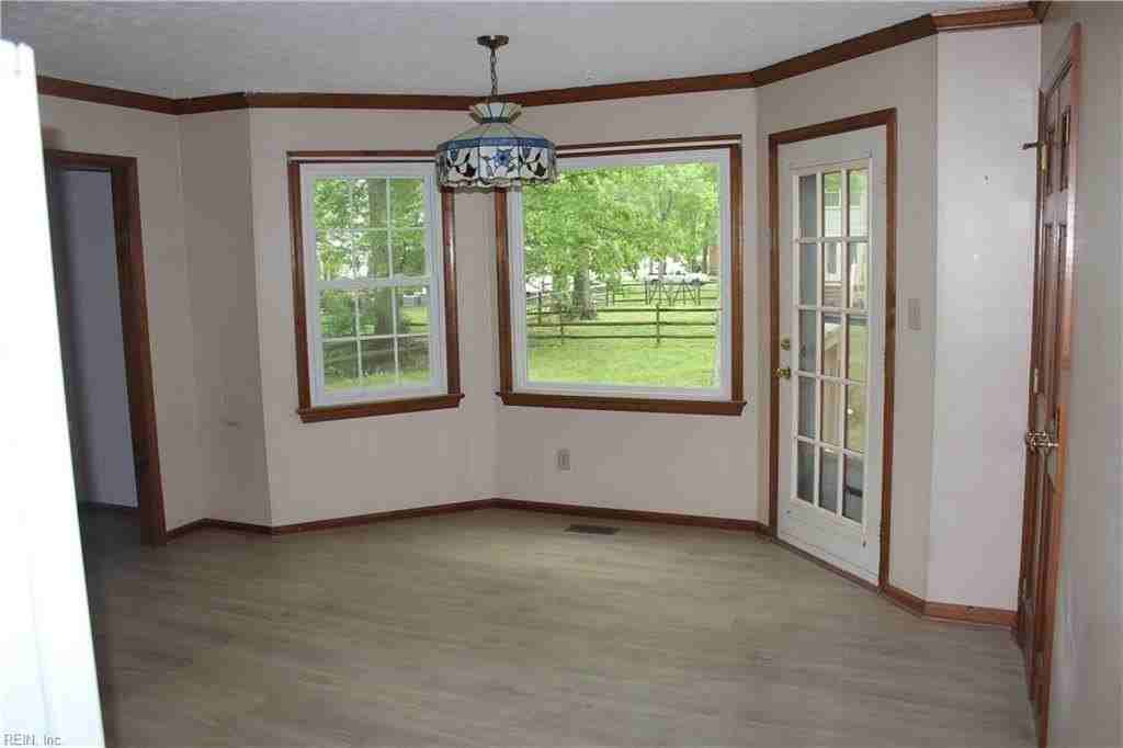 202 Admiral Ct - Photo 7 of 24