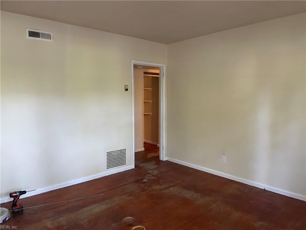 13 Lawrence Ave - Photo 3 of 27