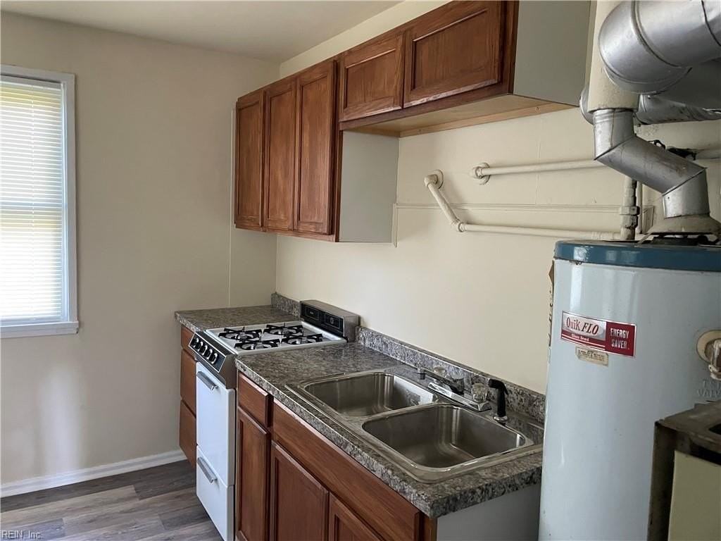 13 Lawrence Ave - Photo 4 of 27